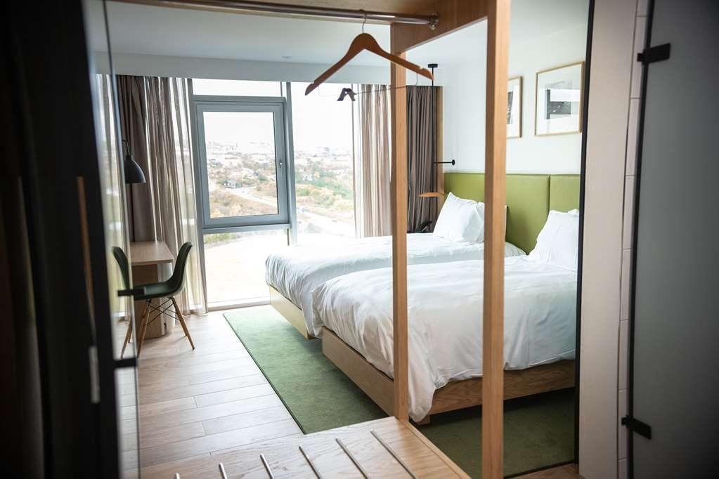 Hilton Garden Inn Faroe Islands Tórshavn Стая снимка